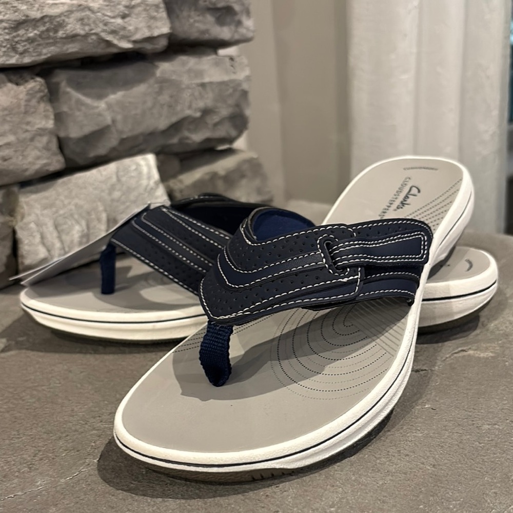 Clarks Cloudsteppers Cushion soft,shock absorbing,lightweight,grippy sandals